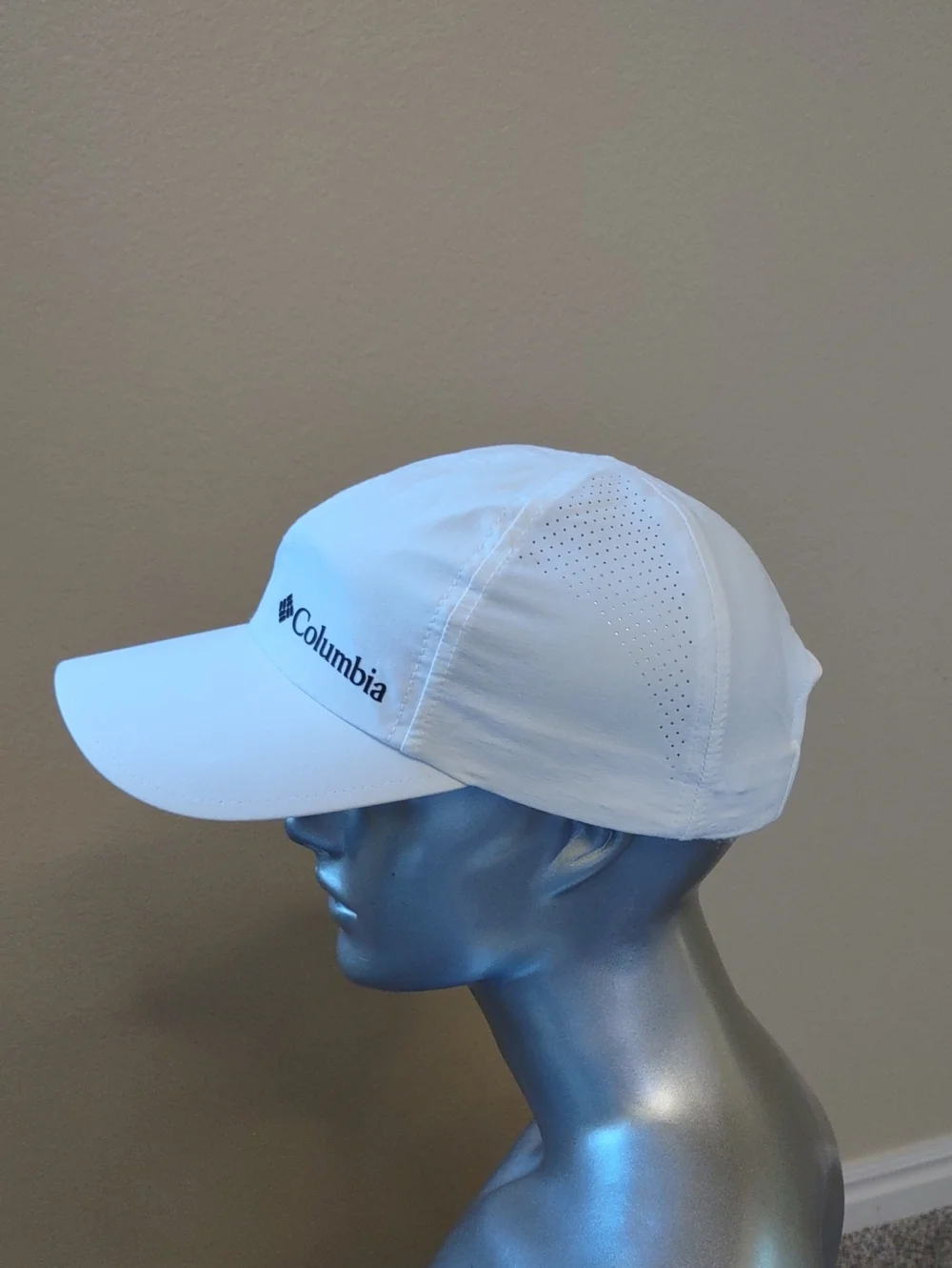 COLUMBIA | Silver Ridge IV Ball Cap Color: White
